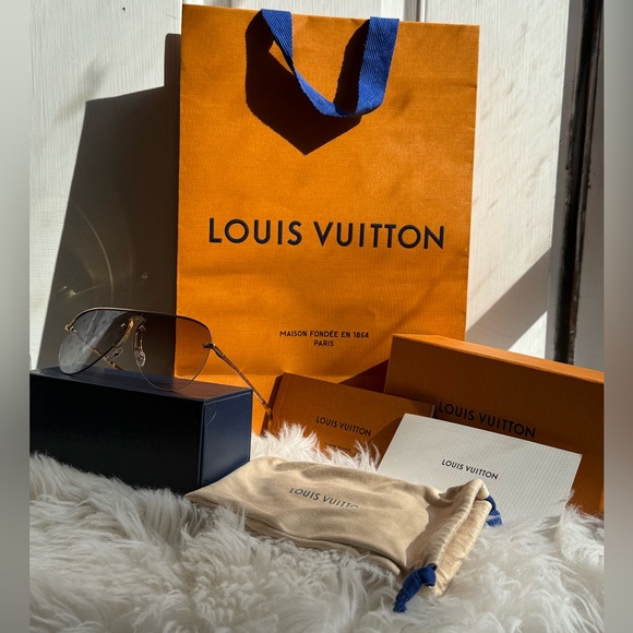 LV Grease Mask Monogram Sunglasses - Picture 6 of 16